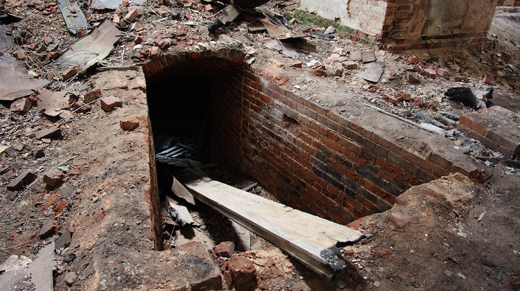 Склеп пад царквой